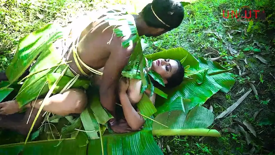 জংলি আদিবাসী দম্পতির চোদনলীলা খোলা ময়দানে